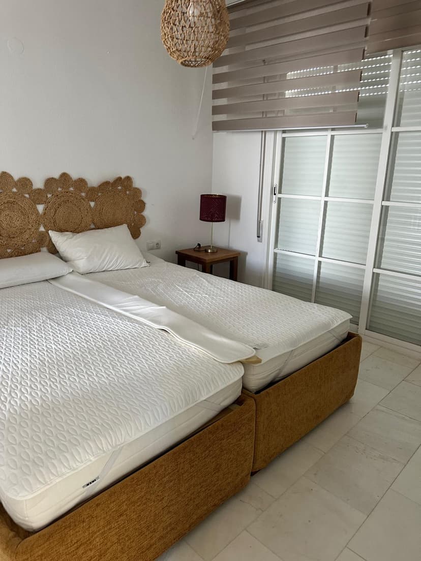 Bedroom — twin beds