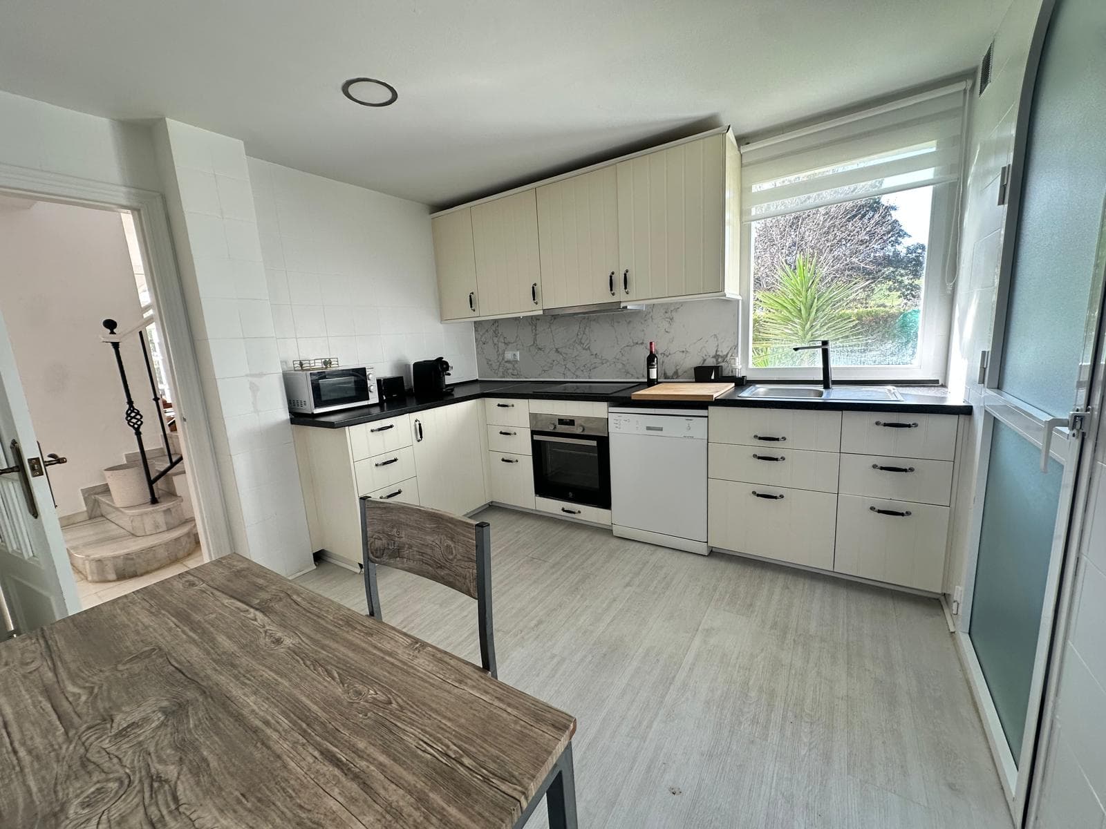 Fitted kitchen