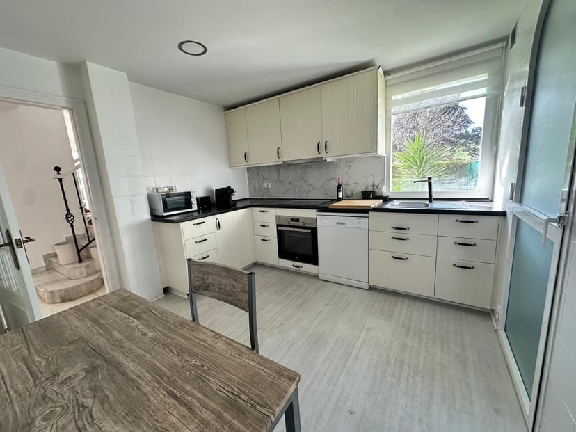 Fitted kitchen